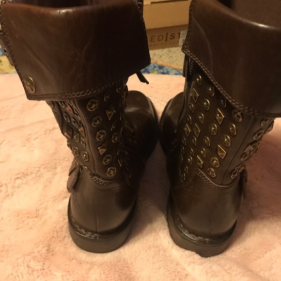 UGG Boots - Picture 2 of 4